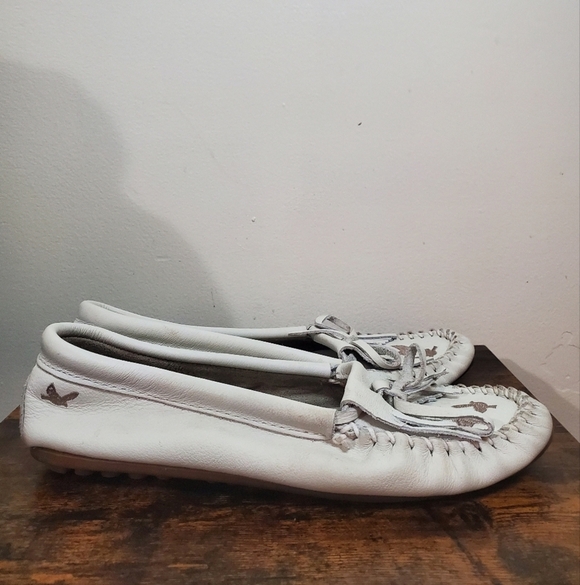 Minnetonka × Lottie Moss Embroidered Dove Moccasins Womens Size 9.5 - Picture 2 of 11